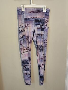 lululemon athletica Multi-Color Sunrise Print 7/8 Leggings- SZ 6